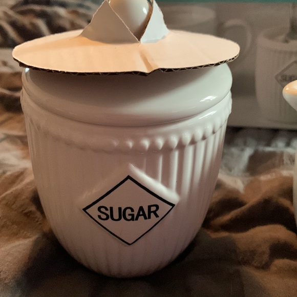 Ceramic cream and sugar set, never used would make a terrific gift - Picture 2 of 5
